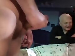 Sa femme baisee devant ses yeux