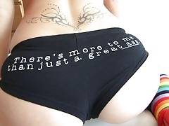 Curvaceous bad girl sucks on a colourful lpop